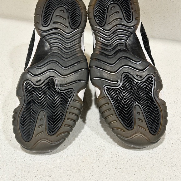 2017 Nike Air Jordan XI 11 Retro Heiress Blk Gold Stingray 852625-030 GS - Picture 4 of 7